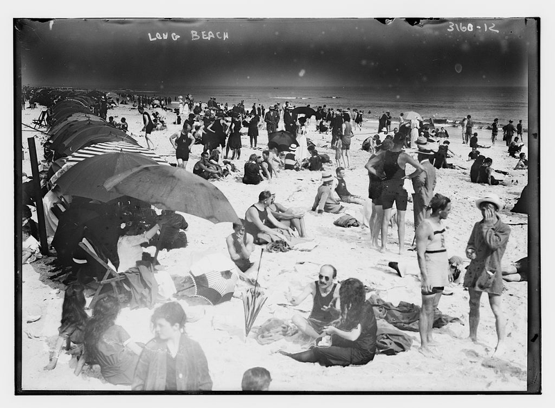 Illustration for article titled Vintage Beach